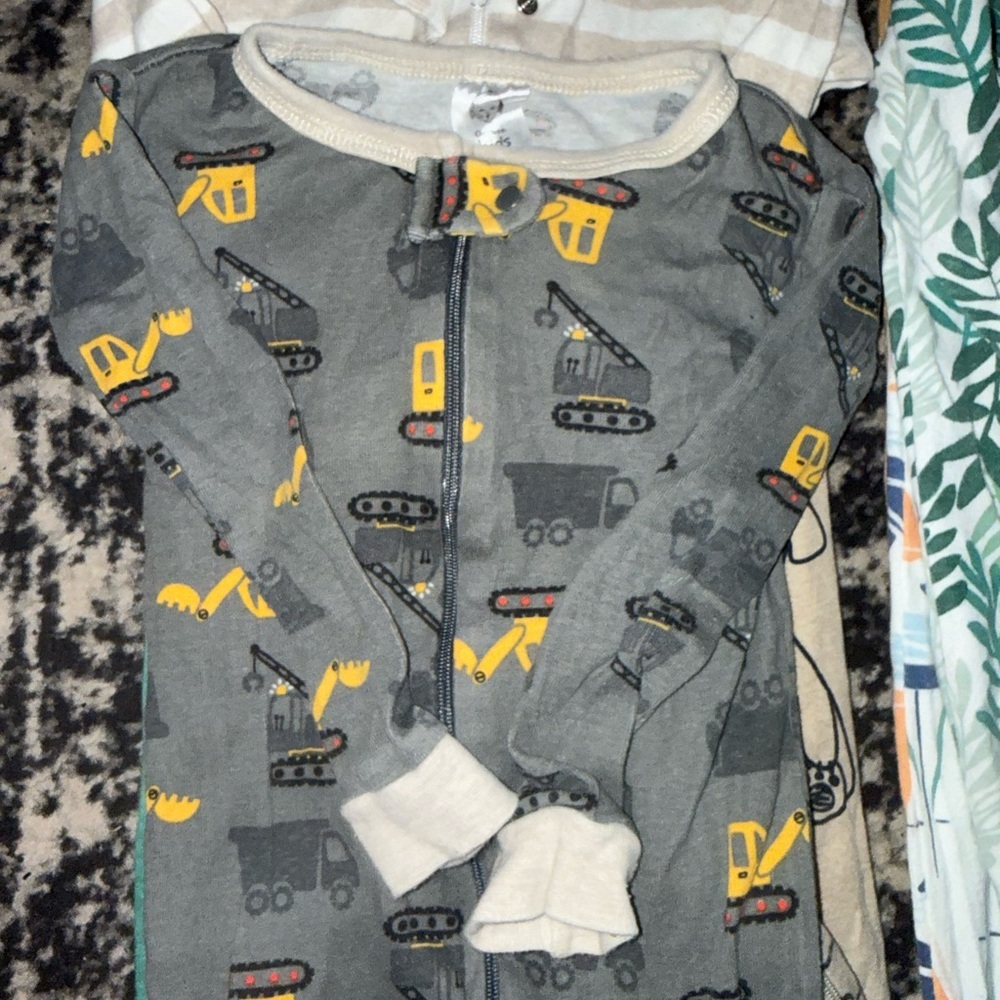 Assorted Baby Sleepers size 24m and 2t - Picture 3 of 6